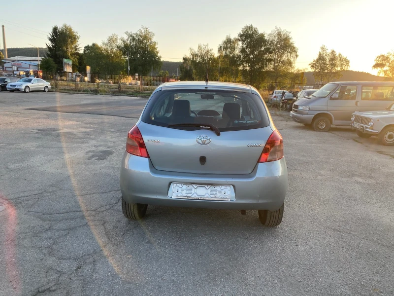 Toyota Yaris 1.3, снимка 4 - Автомобили и джипове - 47469127