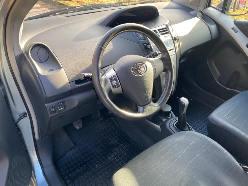 Toyota Yaris 1.3, снимка 12 - Автомобили и джипове - 47469127