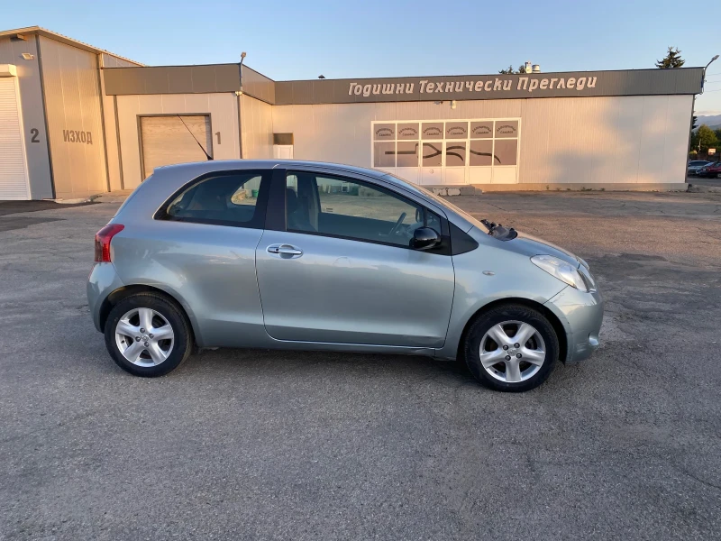 Toyota Yaris 1.3, снимка 3 - Автомобили и джипове - 47469127