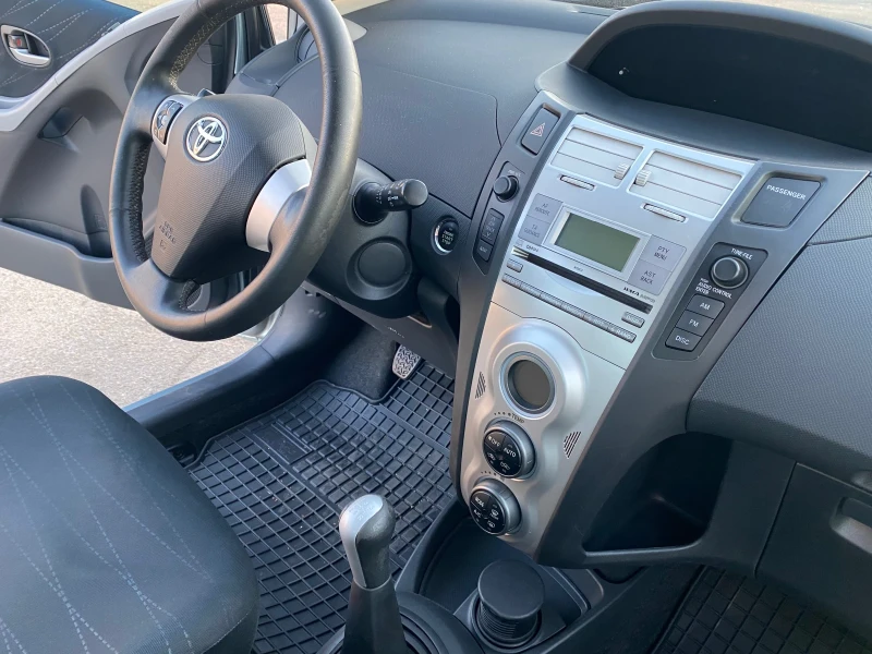 Toyota Yaris 1.3, снимка 9 - Автомобили и джипове - 47469127