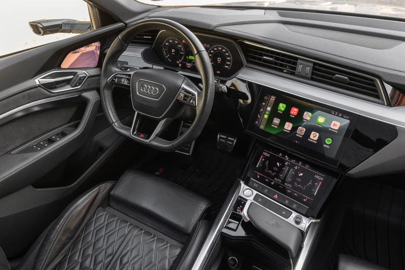 Audi E-Tron 55 S-line 95 кв/ч* БЪРЗО ЗАРЕЖДАНЕ* DIGITAL* PANO*, снимка 11 - Автомобили и джипове - 49110663