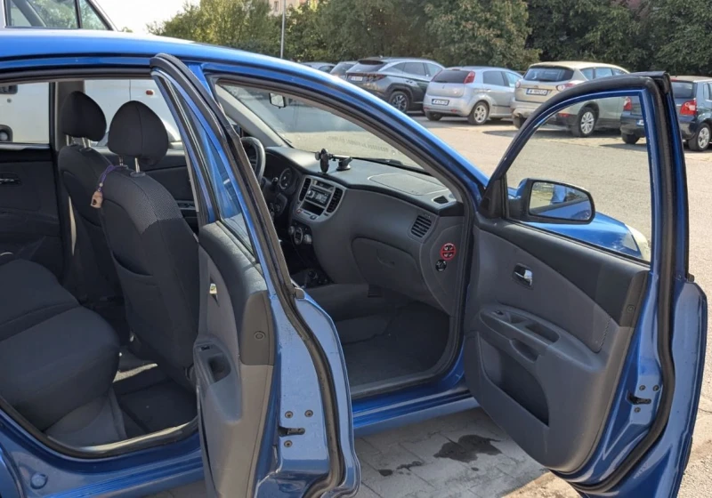 Kia Rio 1.4, снимка 8 - Автомобили и джипове - 51467138