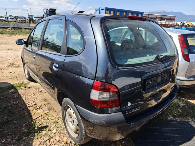 Renault Scenic 1.9 dCi, снимка 3 - Автомобили и джипове - 51582152
