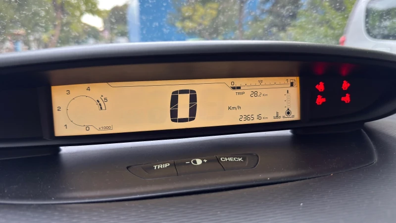 Citroen C4 1.6HDI, снимка 10 - Автомобили и джипове - 51869149