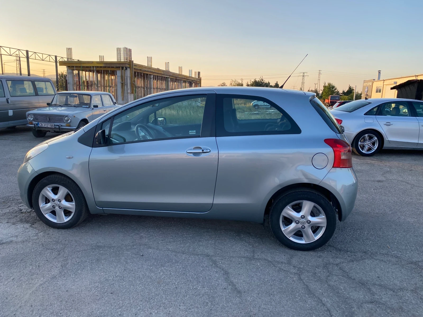 Toyota Yaris 1.3 - изображение 6