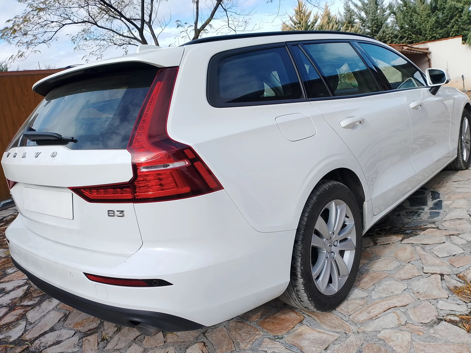 Volvo V60 2.0 B3 Mild Hibrid-163кс - изображение 4