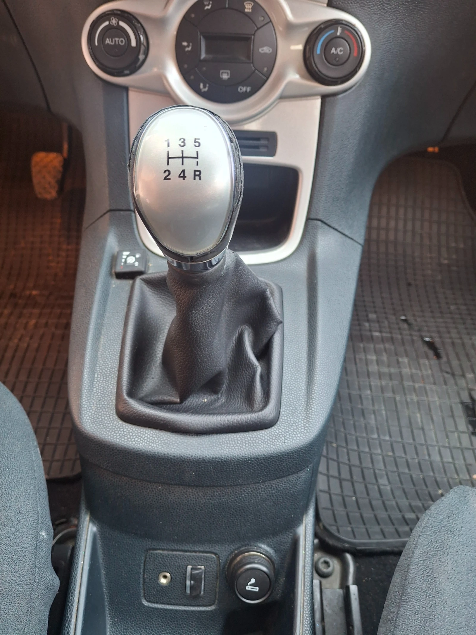 Ford Fiesta  - изображение 9