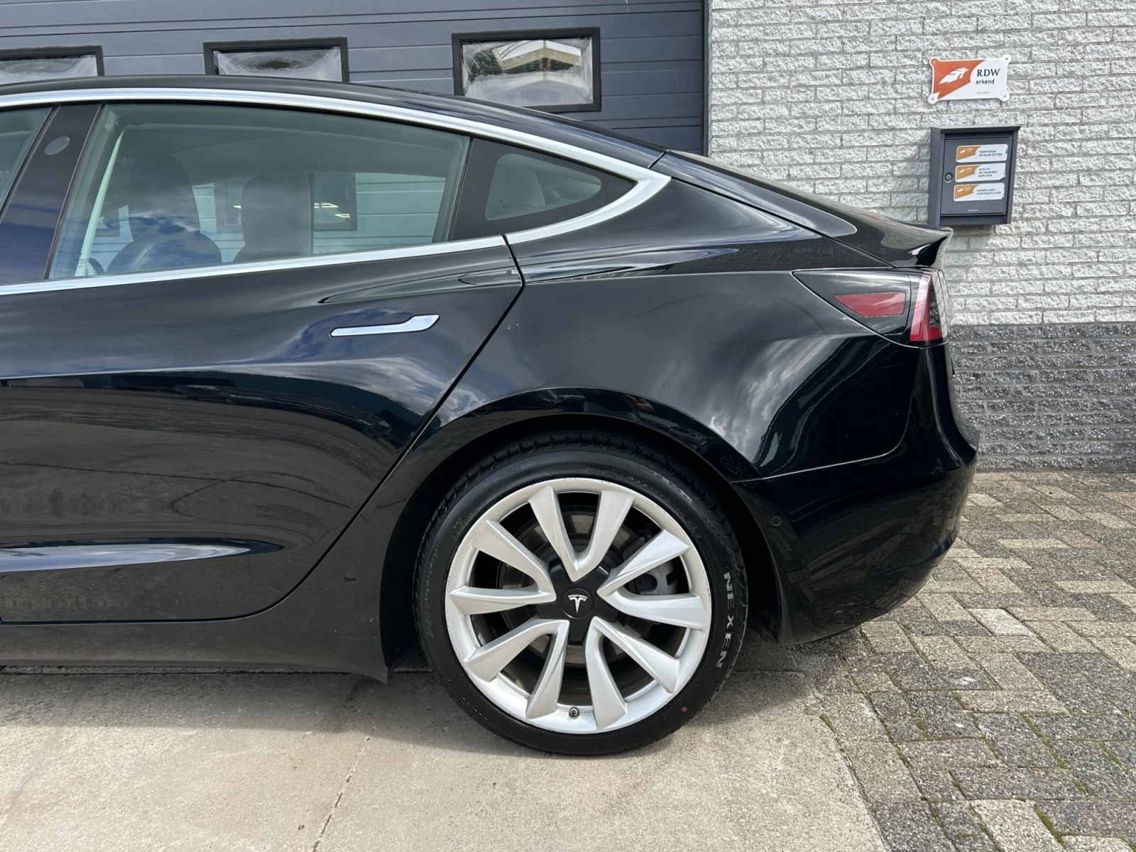 Tesla Model 3  4х4 Европейска Гаранция - изображение 8