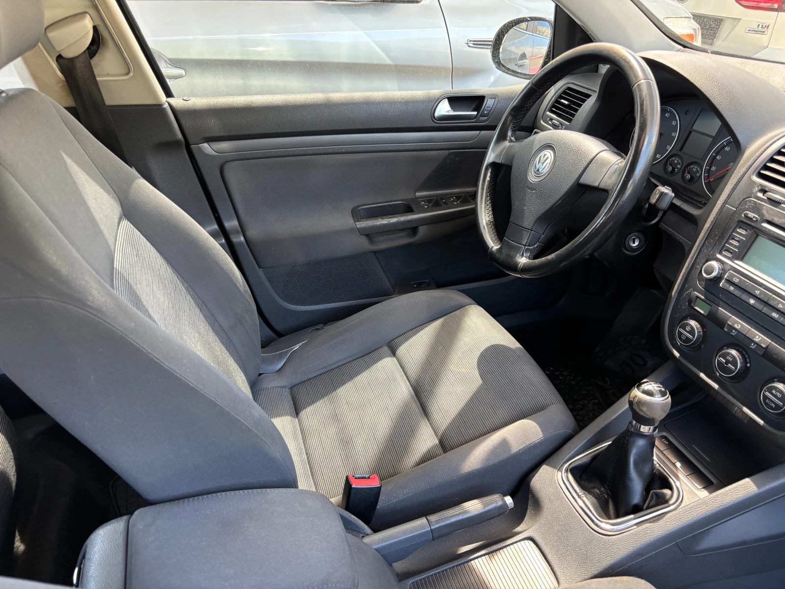 VW Golf 1, 4бен.75к.Климатроник., снимка 17 - Автомобили и джипове - 52745515