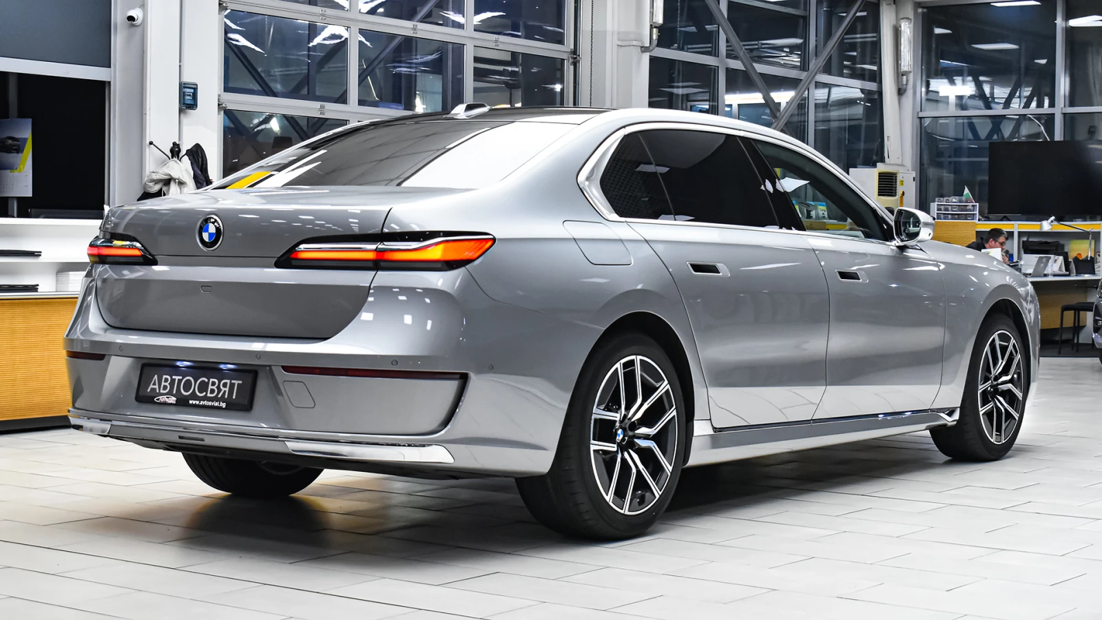 BMW 740 d xDrive Pure Excellence Mild Hybrid Sportautomati - изображение 6