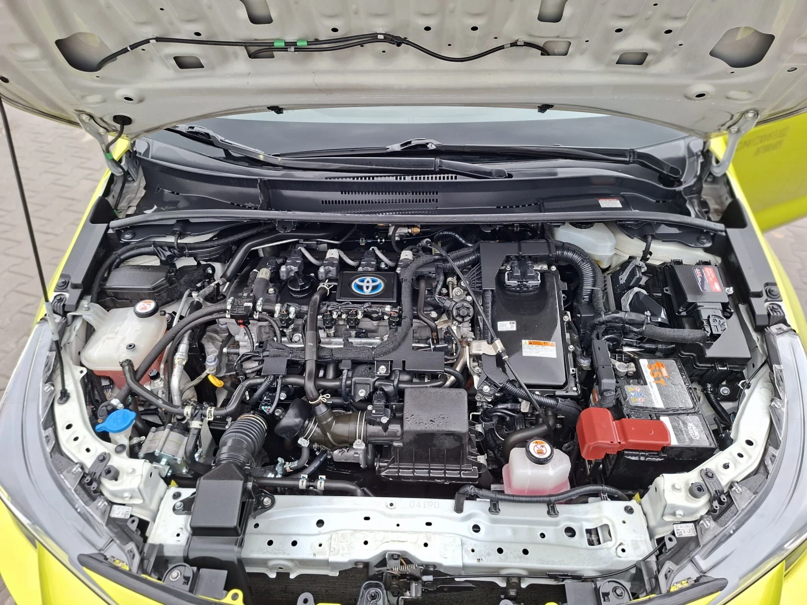 Toyota Corolla 1.8 Hybrid на газ, снимка 12 - Автомобили и джипове - 54069881