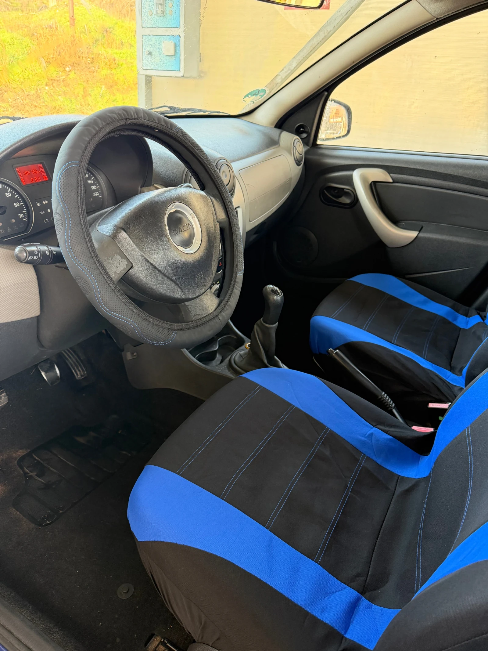 Dacia Sandero 1.2i, снимка 8 - Автомобили и джипове - 54350863