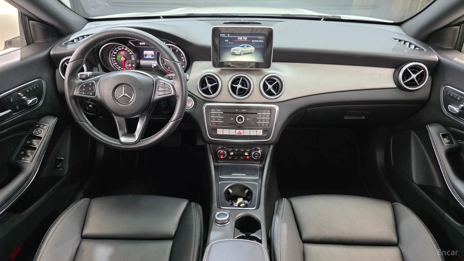Mercedes-Benz CLA 250 4MATIC* КОЖА* ПОДГРЕВ* ПАНО* АВТОКРЕДИТ, снимка 5 - Автомобили и джипове - 55664138
