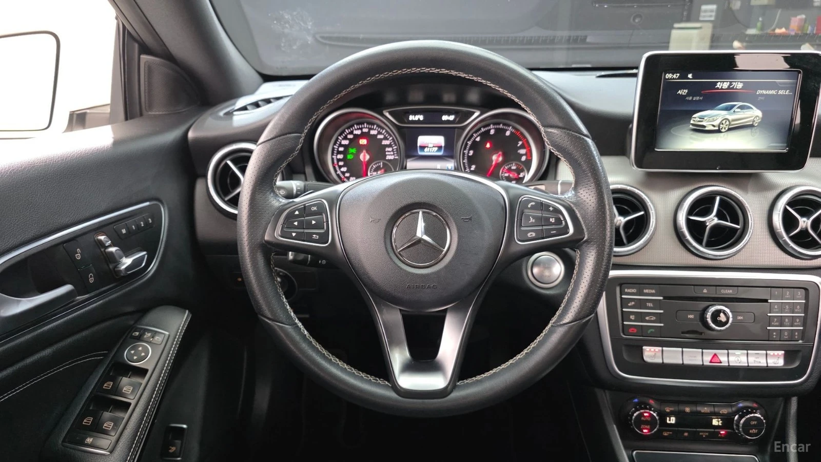 Mercedes-Benz CLA 250 4MATIC* КОЖА* ПОДГРЕВ* ПАНО* АВТОКРЕДИТ, снимка 11 - Автомобили и джипове - 55664138