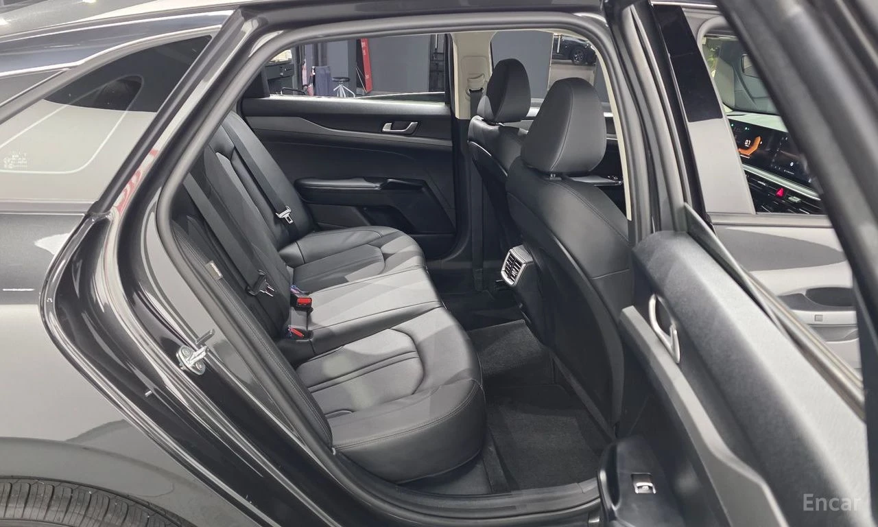 Kia K5 2.0* LANE* ASSIST* ПОДГРЕВ* КАМЕРА* , снимка 14 - Автомобили и джипове - 56295501