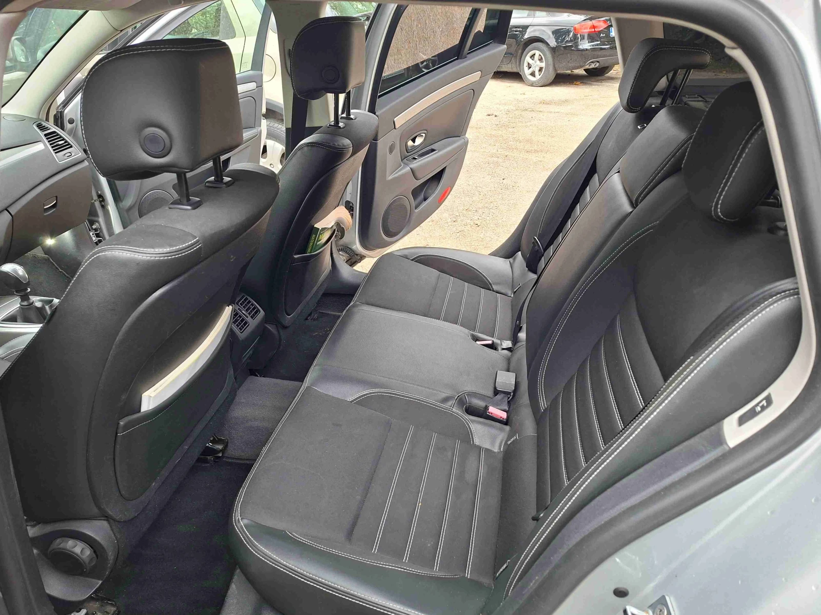 Renault Laguna 3 Grand tour, снимка 12 - Автомобили и джипове - 56482366