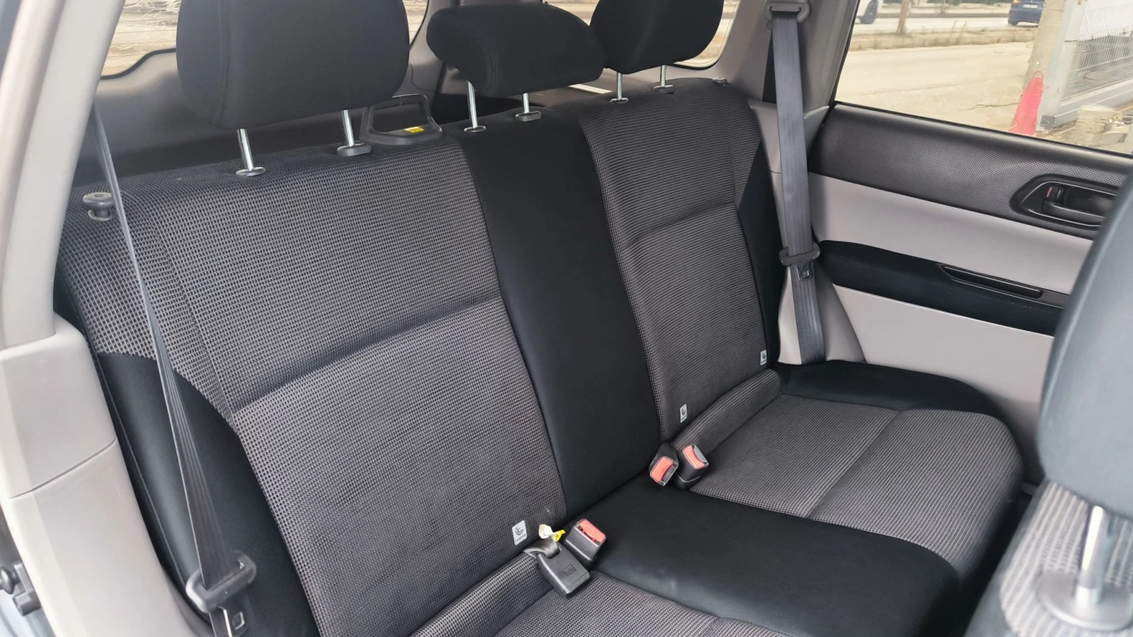 Subaru Forester 2.0i, снимка 11 - Автомобили и джипове - 56681544