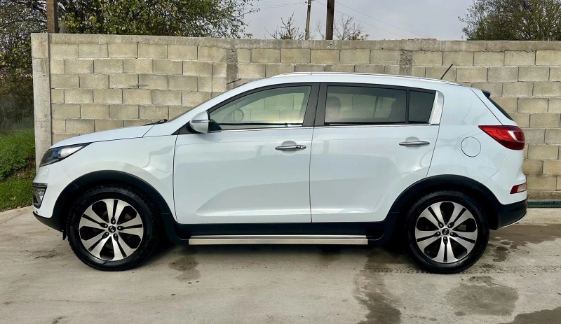 Kia Sportage 1.7 CRDi 115кс, Панорама, Кожа, Подгреви, TV, снимка 2 - Автомобили и джипове - 52465900