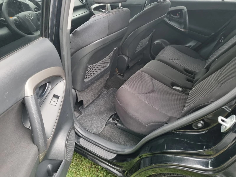 Toyota Rav4 2.2, снимка 11 - Автомобили и джипове - 52679616