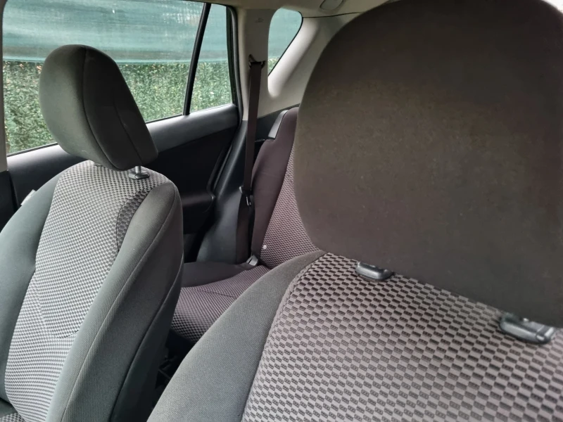 Toyota Rav4 2.2, снимка 17 - Автомобили и джипове - 52679616