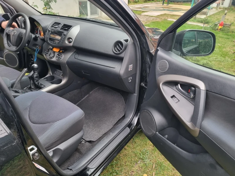 Toyota Rav4 2.2, снимка 13 - Автомобили и джипове - 52679616
