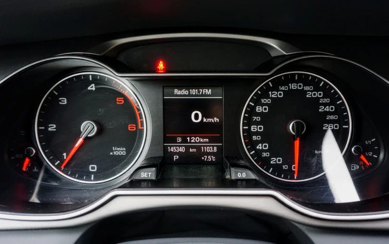 Audi A4 2.0TDI AVANT BUSINESS, снимка 7 - Автомобили и джипове - 52885038