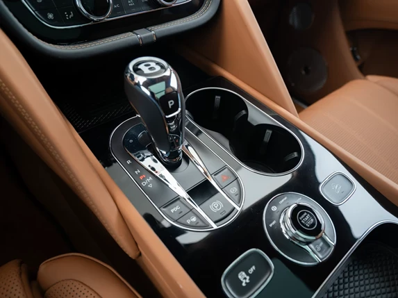 Bentley Bentayga V8 = Azure = Blackline Гаранция - изображение 9