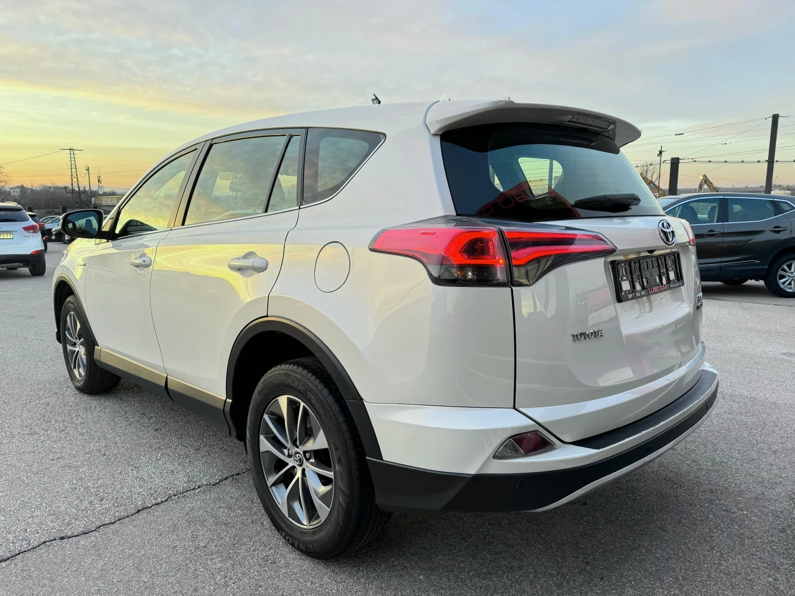 Toyota Rav4 2.5i-HYBRID-LED-NAVI-КАМЕРА - изображение 4