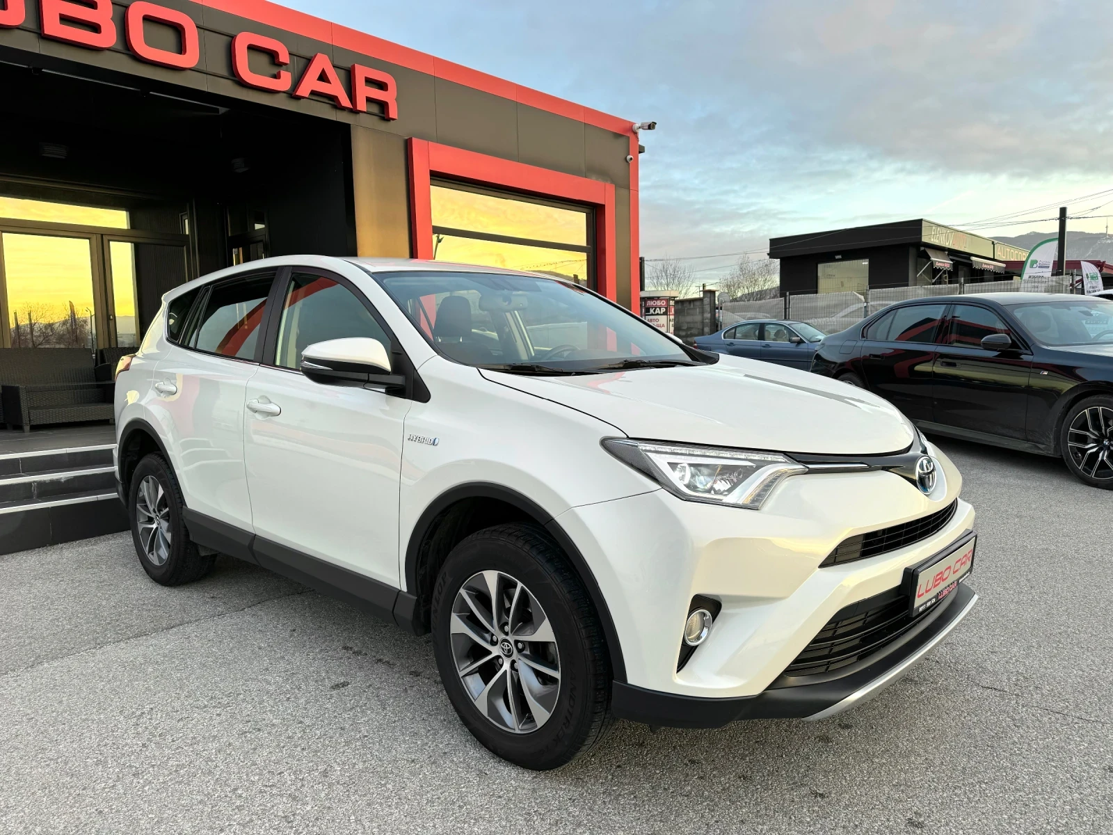 Toyota Rav4 2.5i-HYBRID-LED-NAVI-КАМЕРА - изображение 7