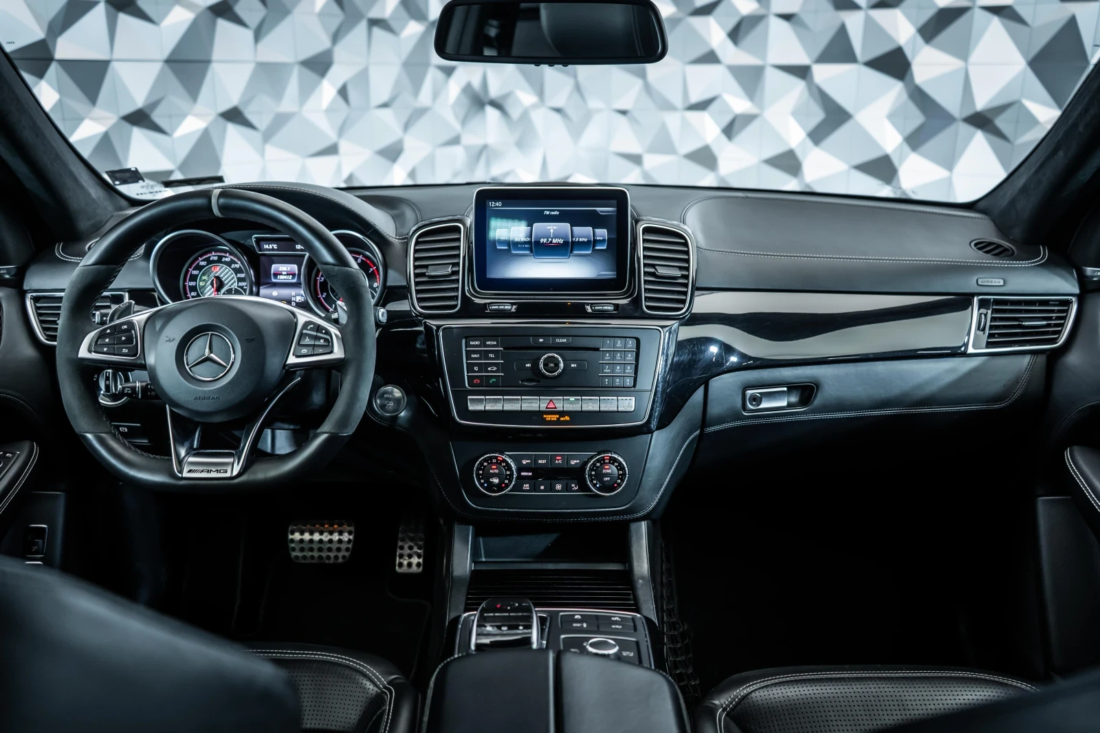 Mercedes-Benz GLE 63 AMG 4MATIC* PANO* 21'' - изображение 10