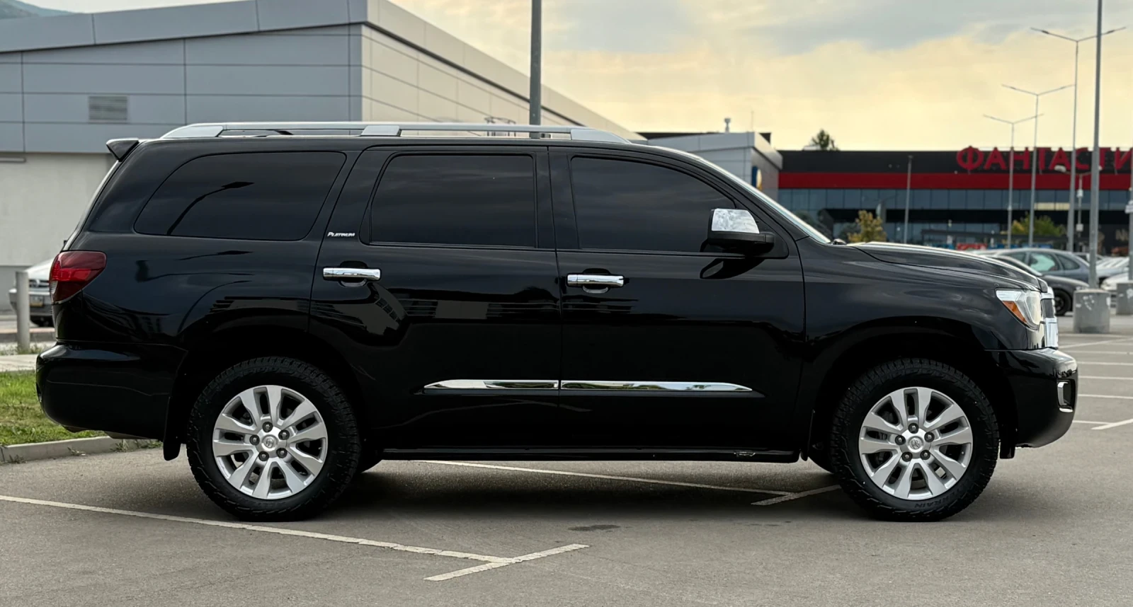 Toyota Sequoia PLATINUM 5.7 V8 - изображение 5