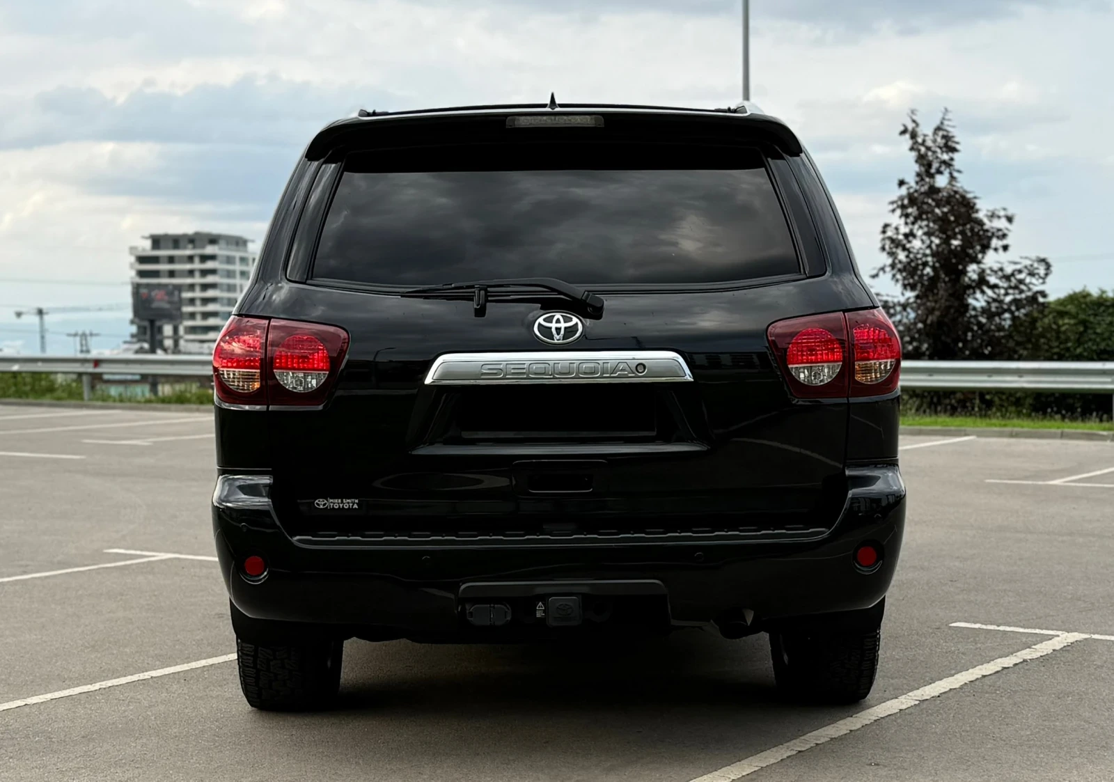 Toyota Sequoia PLATINUM 5.7 V8 - изображение 8