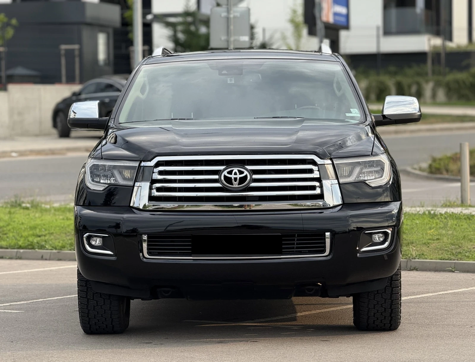 Toyota Sequoia PLATINUM 5.7 V8 - изображение 4