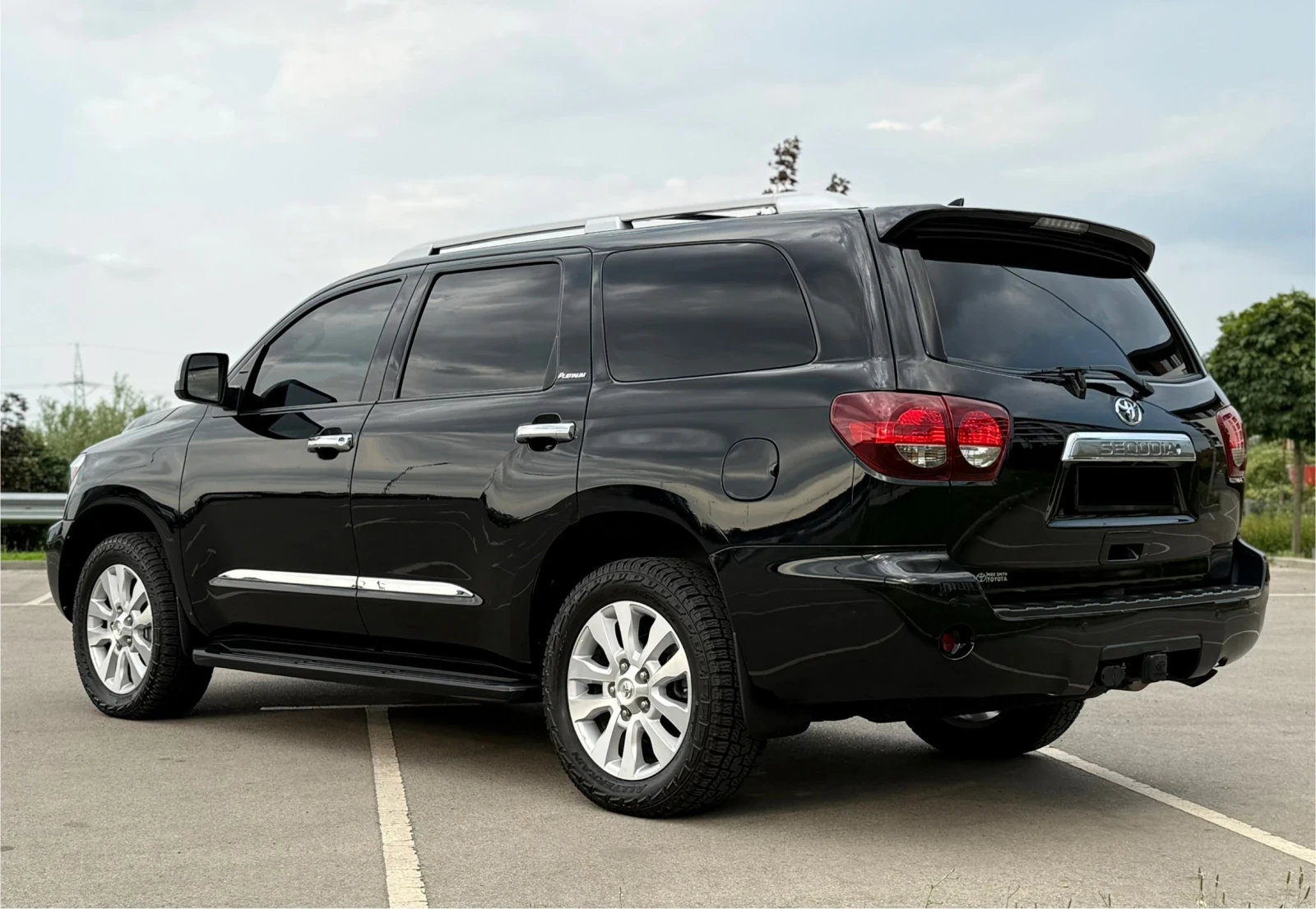 Toyota Sequoia PLATINUM 5.7 V8 - изображение 6