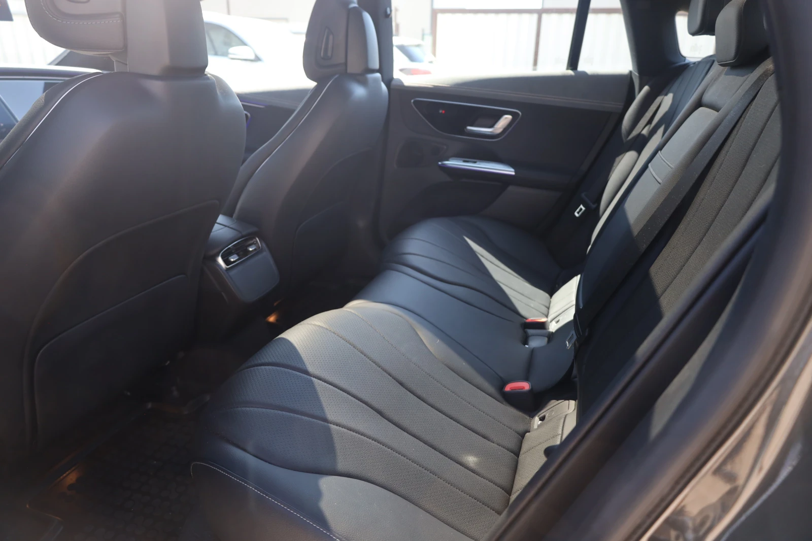 Mercedes-Benz EQE 350+ Pano KeyGO KAM DISTR SzH MY22 #iCarbg - изображение 9
