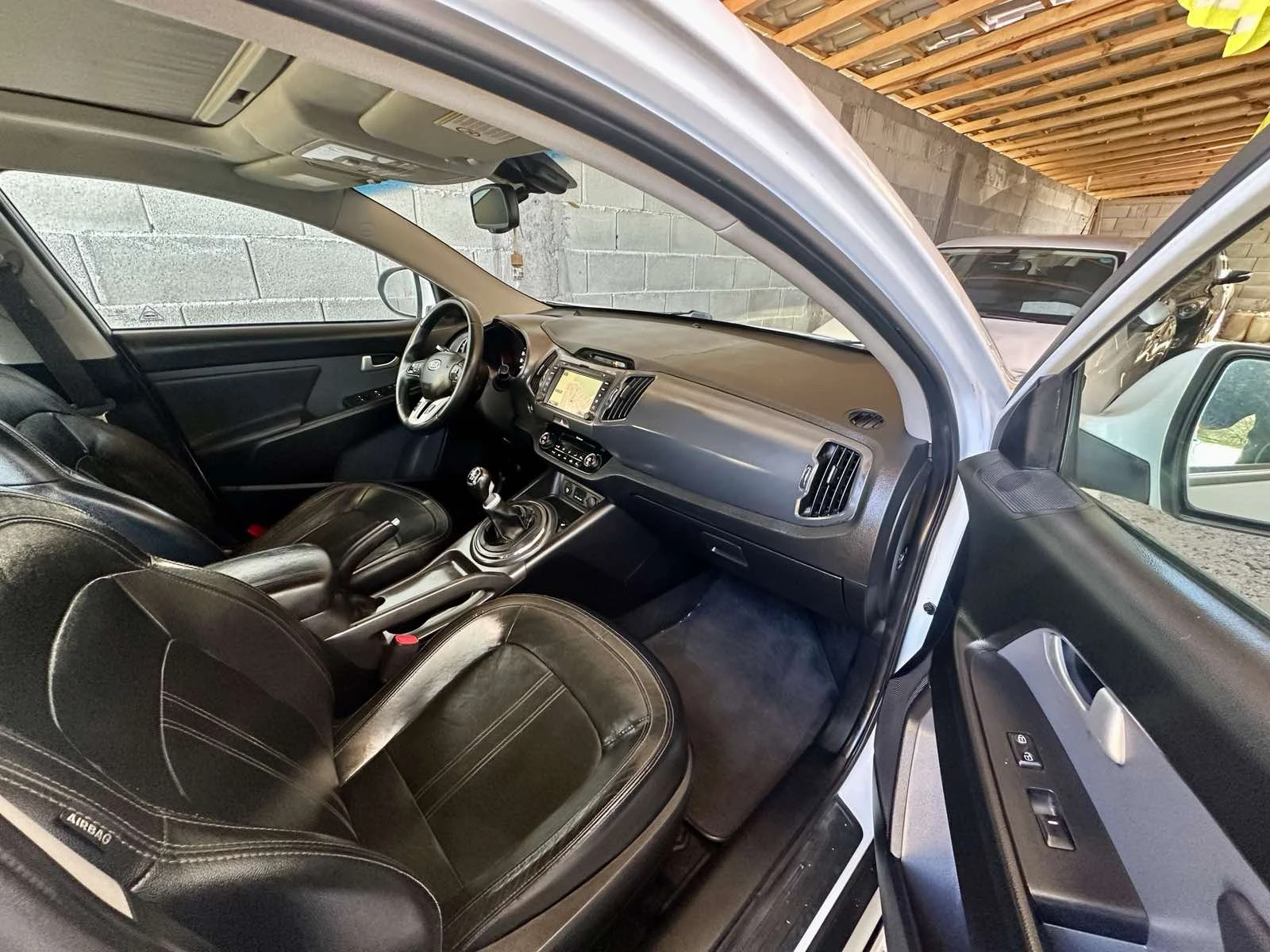 Kia Sportage 1.7 CRDi 115кс, Панорама, Кожа, Подгреви, TV - изображение 10