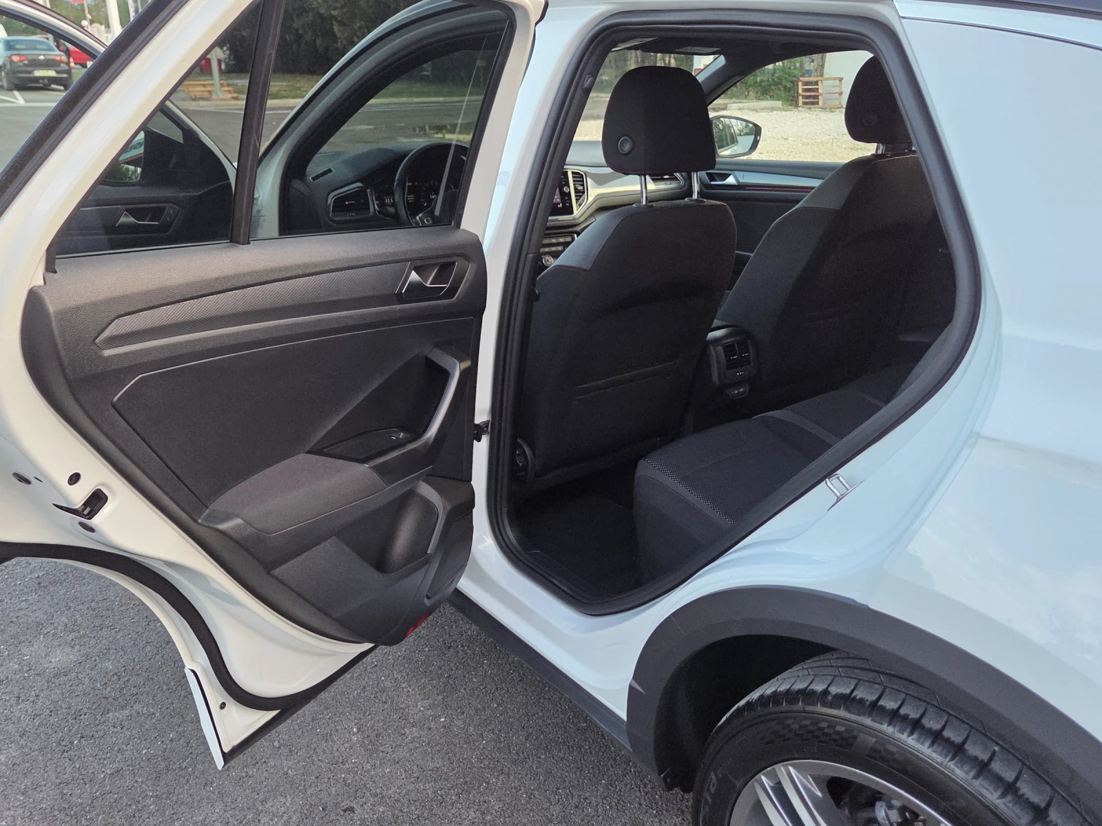 VW T-Roc R-Line, снимка 7 - Автомобили и джипове - 55389718