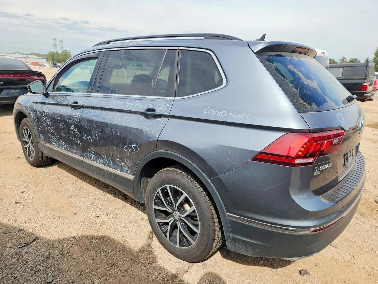 VW Tiguan 2.0l Volkswagen Se, снимка 2 - Автомобили и джипове - 56041531