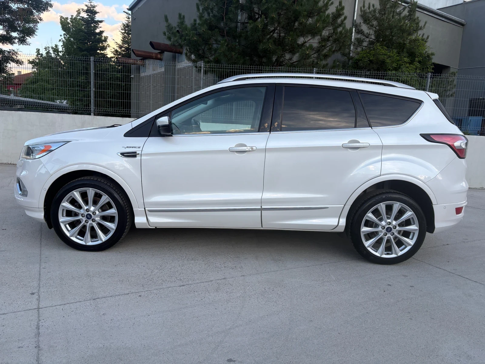 Ford Kuga Vignale AWD 180kc Automatic 148x km!!!, снимка 3 - Автомобили и джипове - 56120245