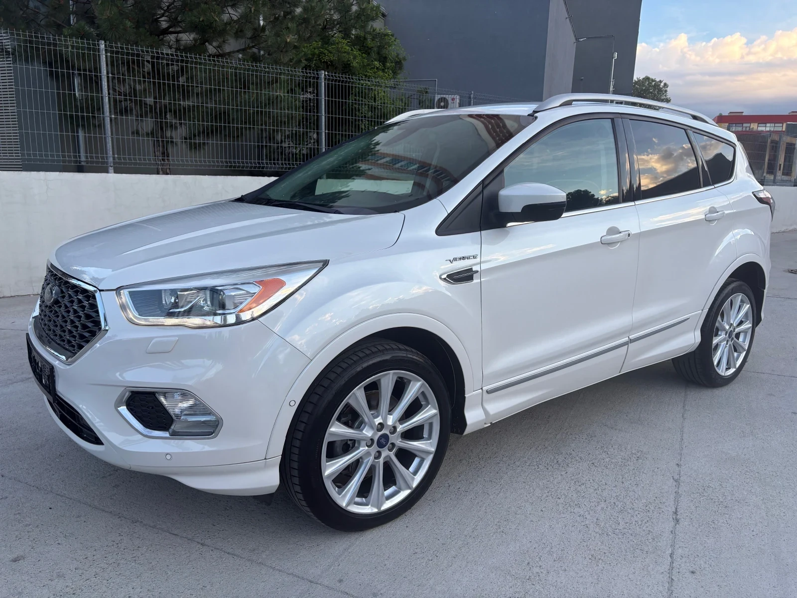 Ford Kuga Vignale AWD 180kc Automatic 148x km!!!, снимка 2 - Автомобили и джипове - 56120245