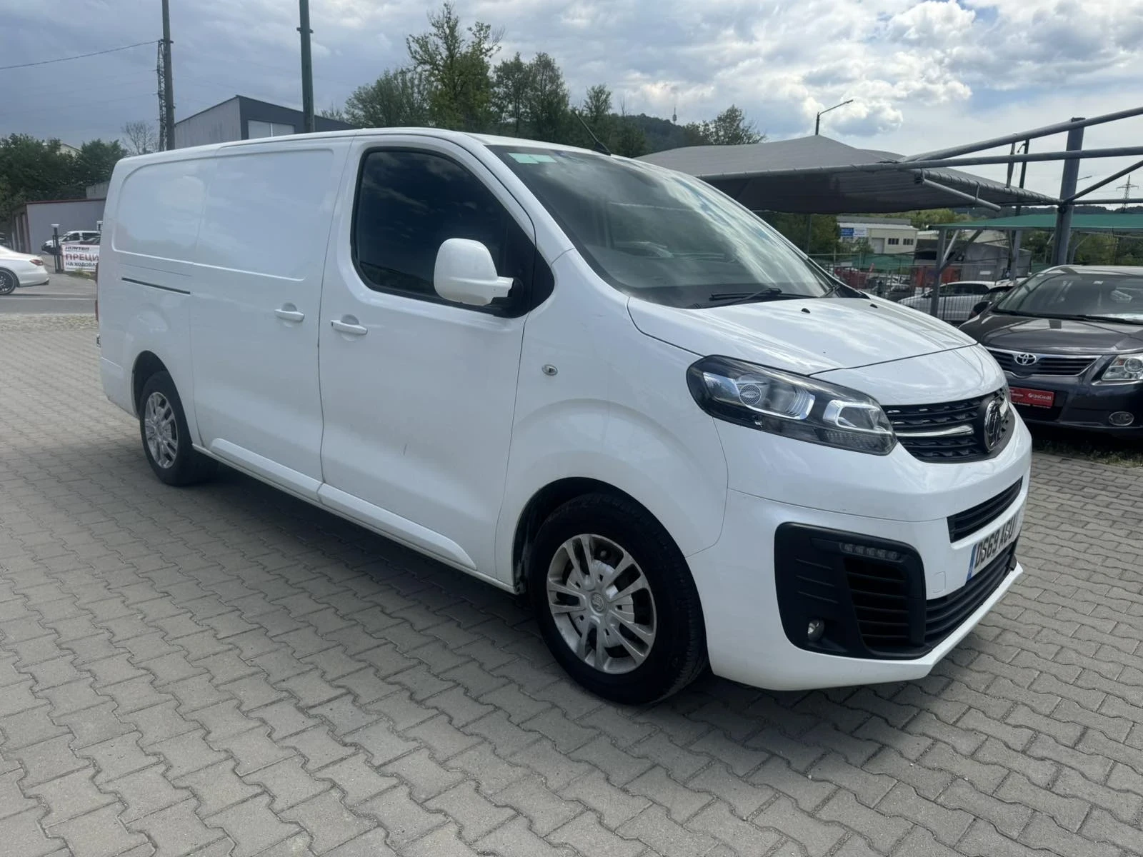 Opel Vivaro 1.5 Turbo Diesel Facelift 168000km Реални, снимка 2 - Бусове и автобуси - 54454305