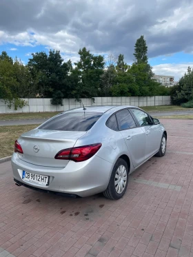 Opel Astra 1.4 Turbo 140hp sedan, снимка 2