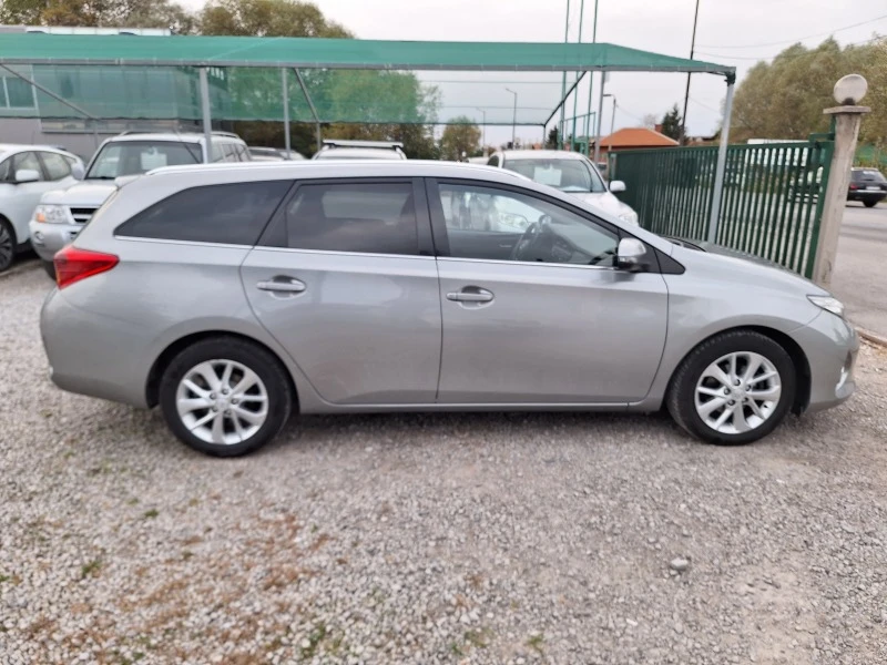 Toyota Auris 1.4 d-4d 90ks 6 sk kamera panorama!, снимка 2 - Автомобили и джипове - 42795827