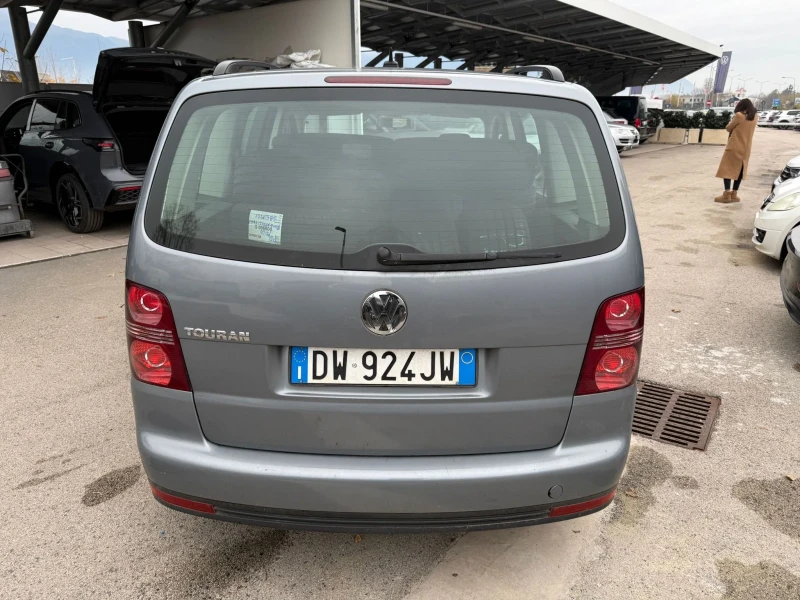 VW Touran 1.6I 102кс, снимка 3 - Автомобили и джипове - 48105072