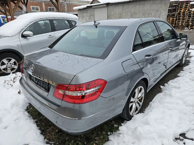 Mercedes-Benz E 220 Avatgarde!Automatic!, снимка 4 - Автомобили и джипове - 48713597