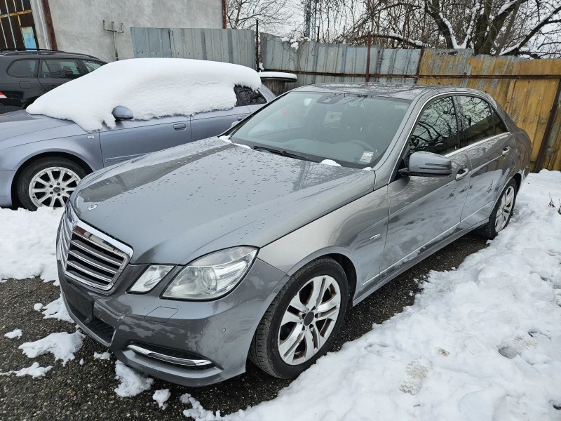 Mercedes-Benz E 220 Avatgarde!Automatic!, снимка 2 - Автомобили и джипове - 48713597