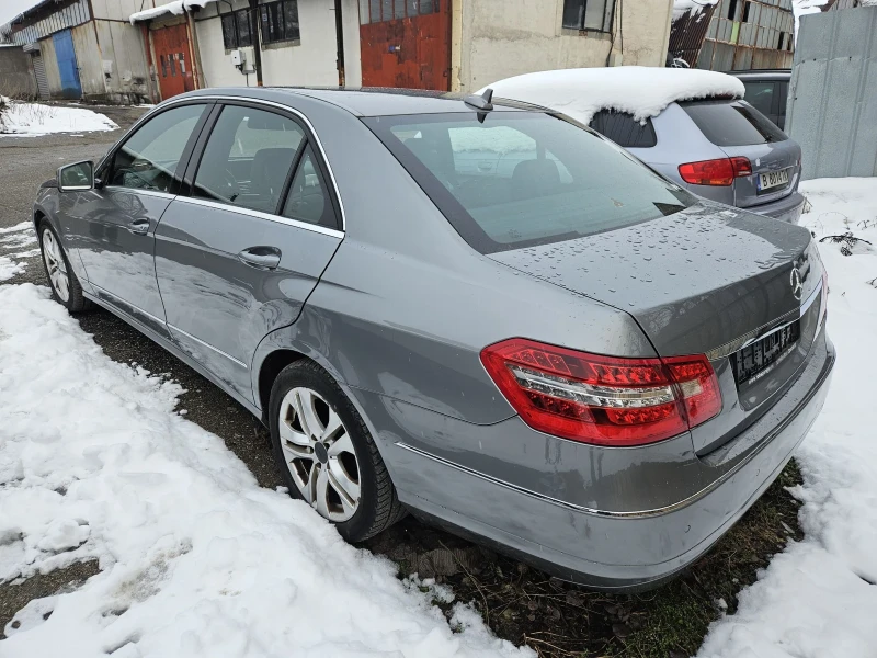 Mercedes-Benz E 220 Avatgarde!Automatic!, снимка 3 - Автомобили и джипове - 48713597