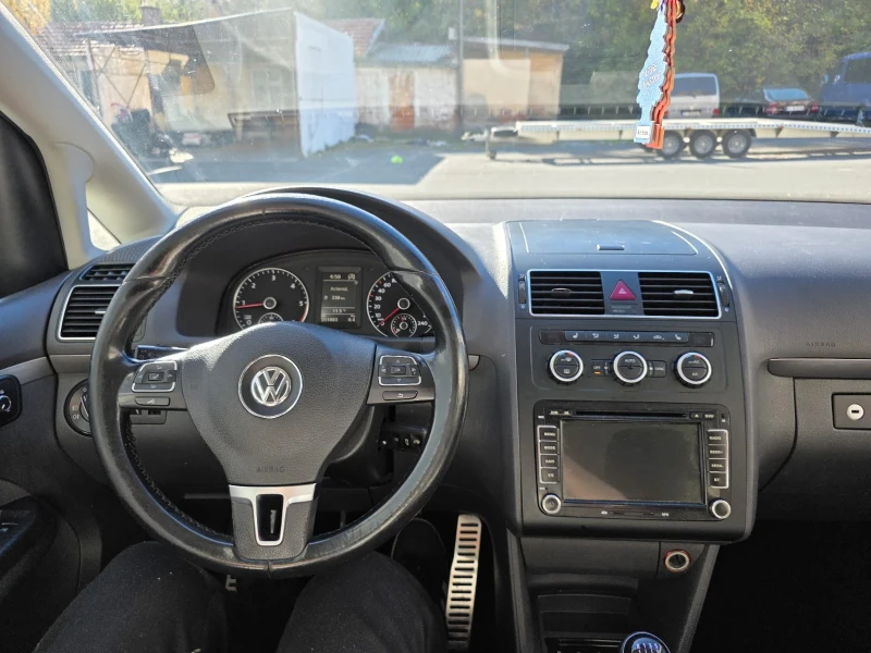 VW Touran, снимка 9 - Автомобили и джипове - 52569601