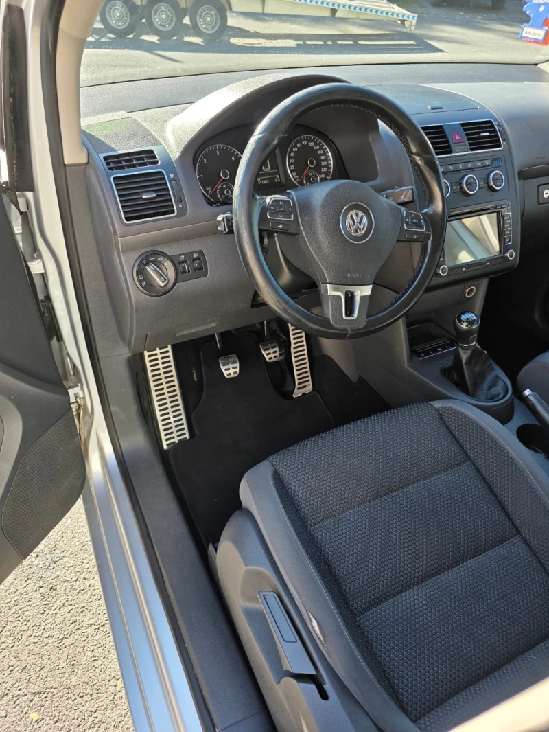 VW Touran, снимка 12 - Автомобили и джипове - 52569601