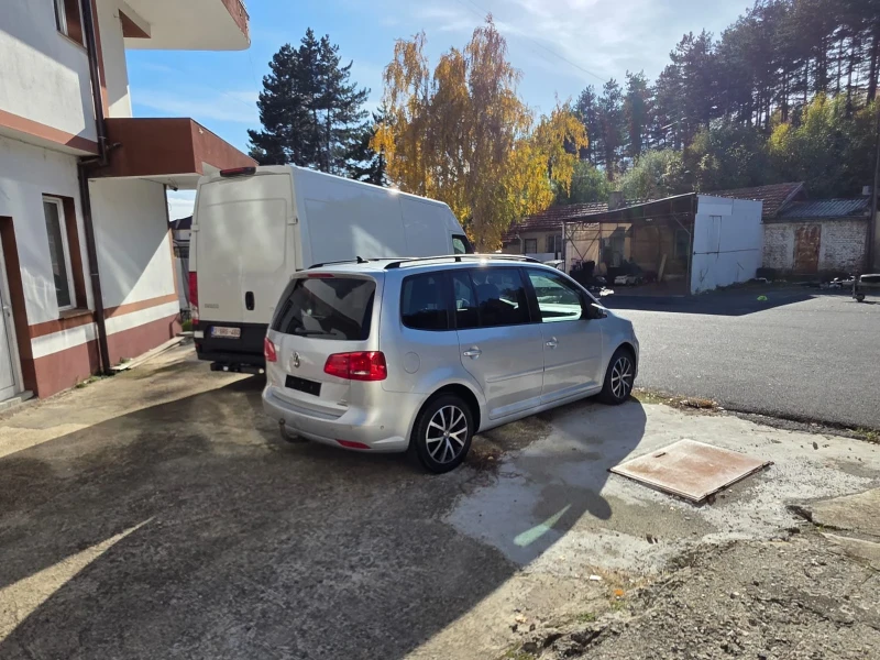 VW Touran, снимка 6 - Автомобили и джипове - 52569601